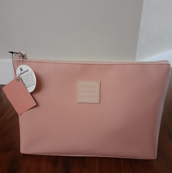 NWT Tender Love + Carry Soft Pink Cosmetics Makeup Bag - Picture 1 of 8